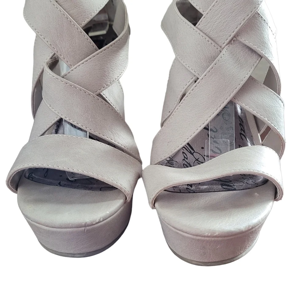 Material Girl Maxel Beige Strappy Wedges Size 7
